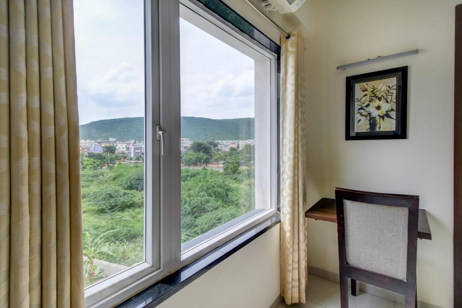 Hotel Lorven Visakhapatnam Exterior photo